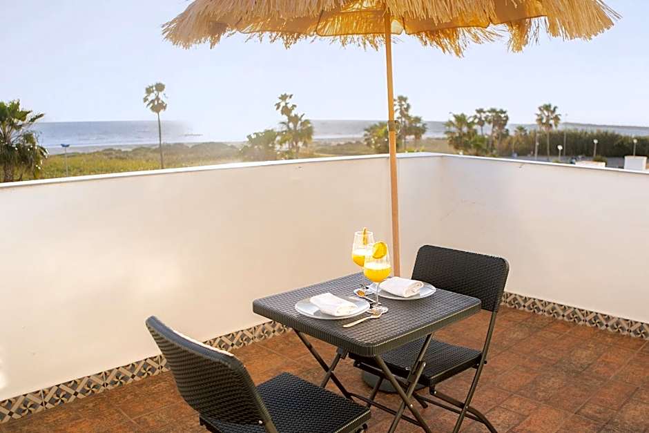 Hotel Playa Conil - Beachfront Studios & Suites