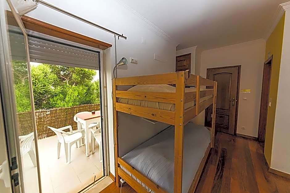 Ericeira Chill Hill Hostel & Private Rooms