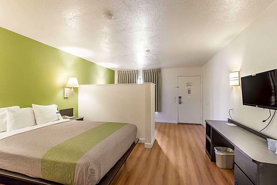 Motel 6 Hemet
