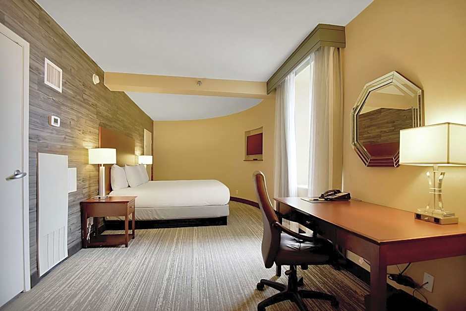 DoubleTree by Hilton Hotel & Suites Houston by the Galleria