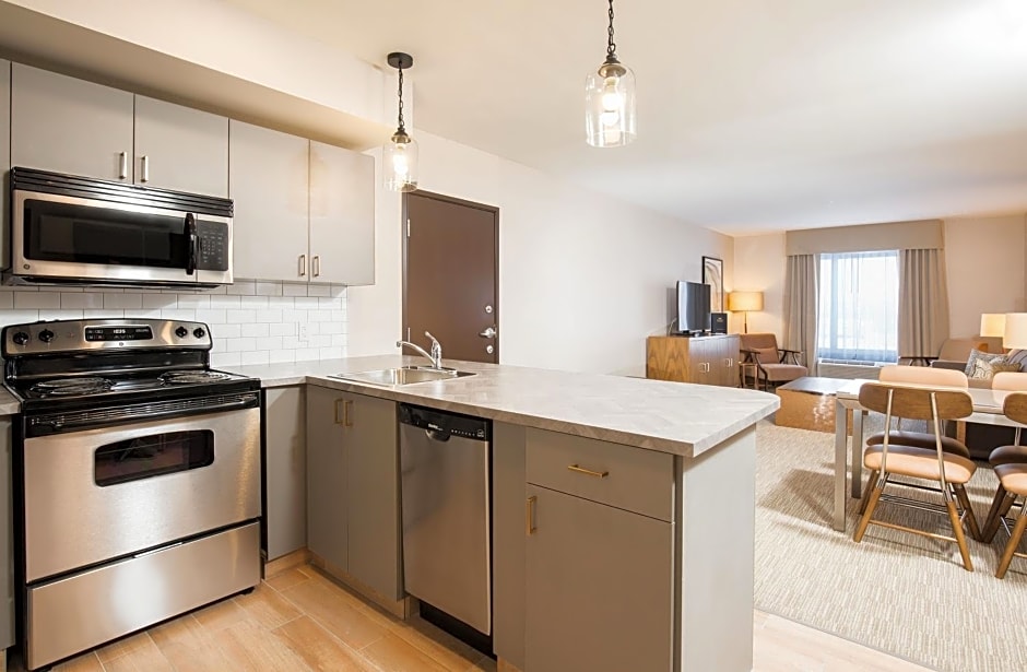 Pomeroy Inn & Suites Prince George