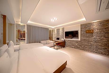 Standard Twin Room with City View