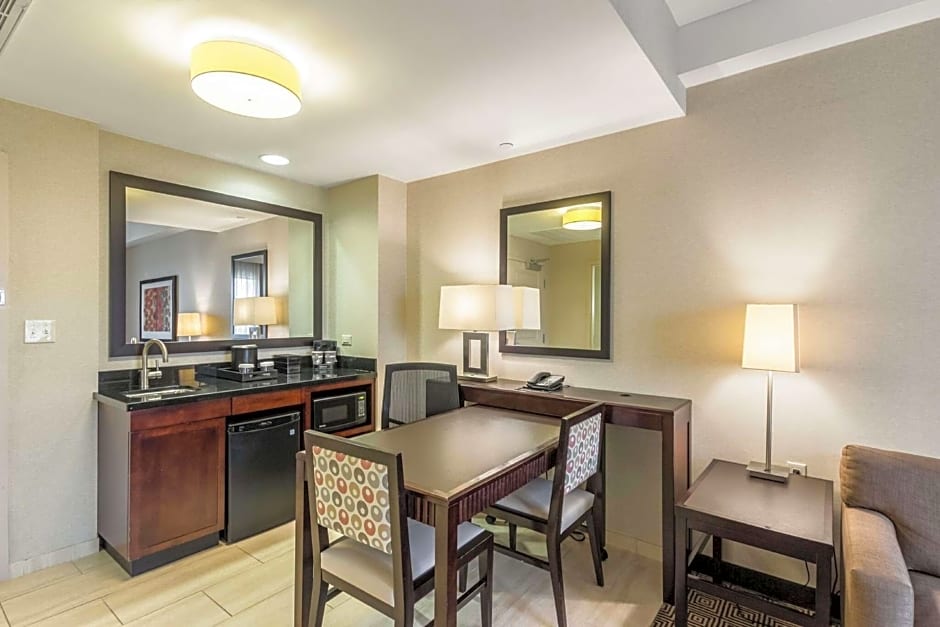 Embassy Suites By Hilton Elizabeth-Newark Airport