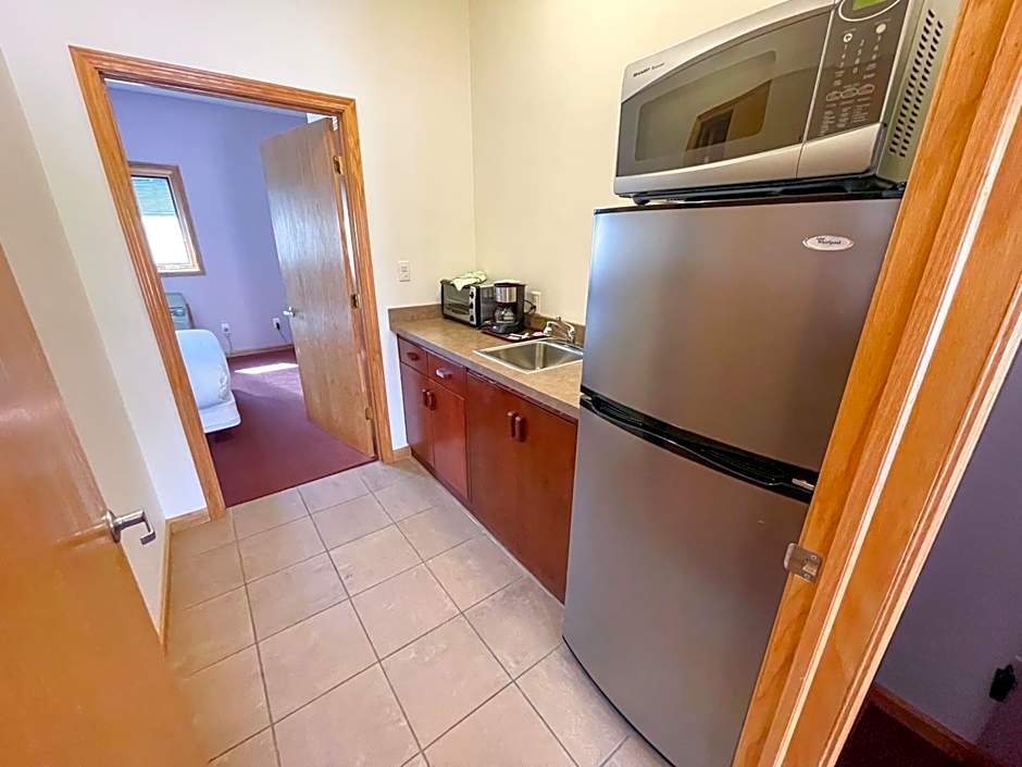 Lake Bluff Inn and Suites