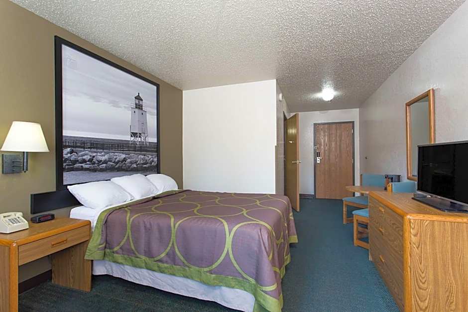 Super 8 by Wyndham Houghton Lake