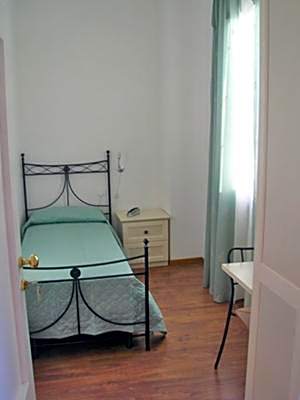 Single Room with Private External Bathroom