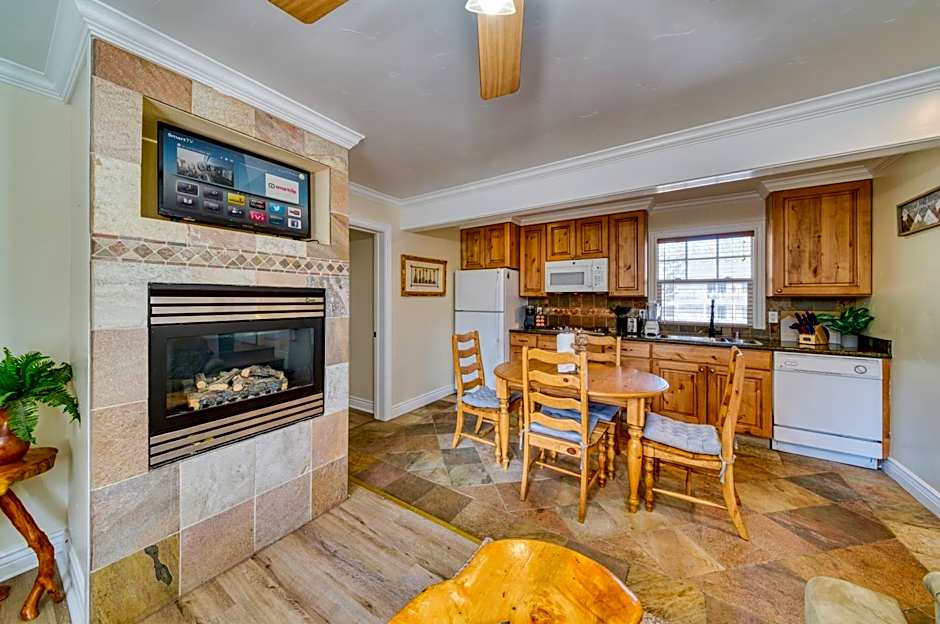 Moose and Maple Lodge