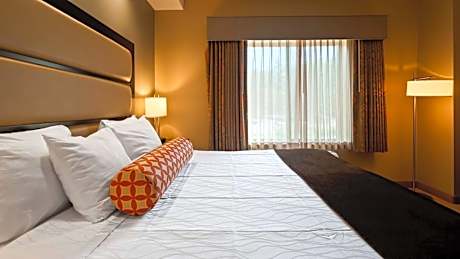 King Room with Sofa Bed and Bath Tub - Disability Access/Non-Smoking