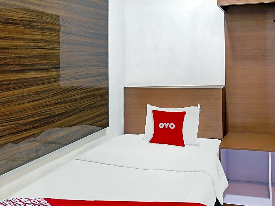 OYO 90221 Makarim Guest House Syariah