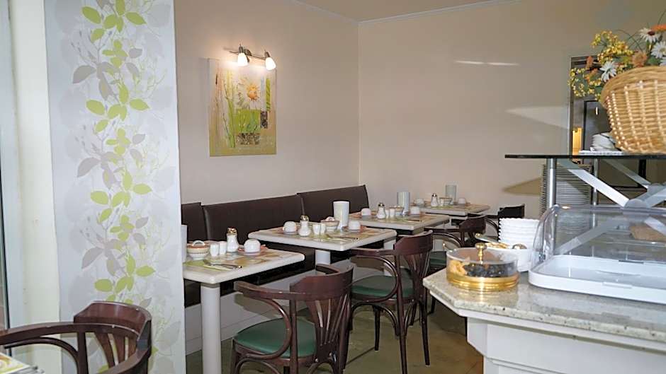 Entree Hotel Gross Borstel Garni