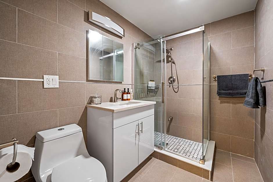 Upper East Side Luxury 3BR 2B 1700 square feet