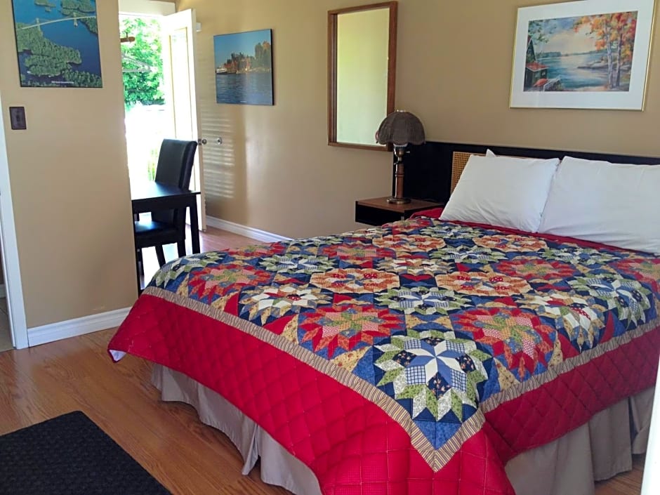 Boathouse Country Inn