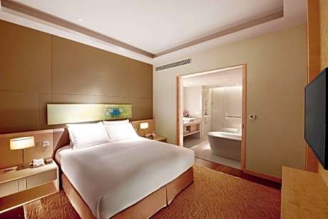 Presidential Suite W/ Lounge Access 156 Sqm/living Rm-dining Table/study/pantry Dual Shower/bfst-dri