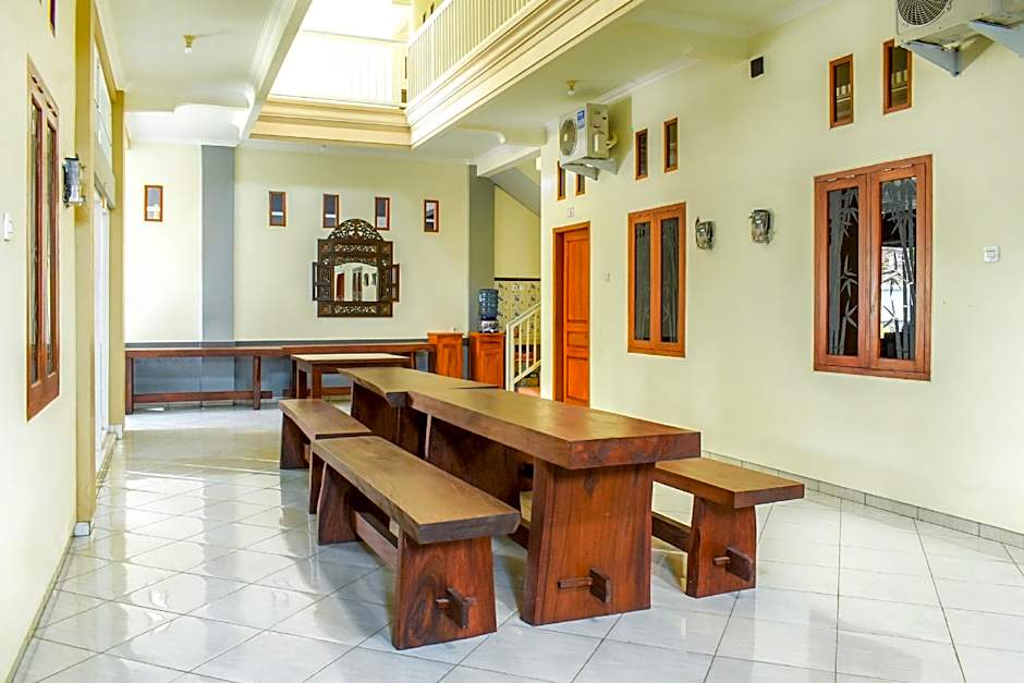 OYO 1642 Penginapan Anggrek Syariah 2