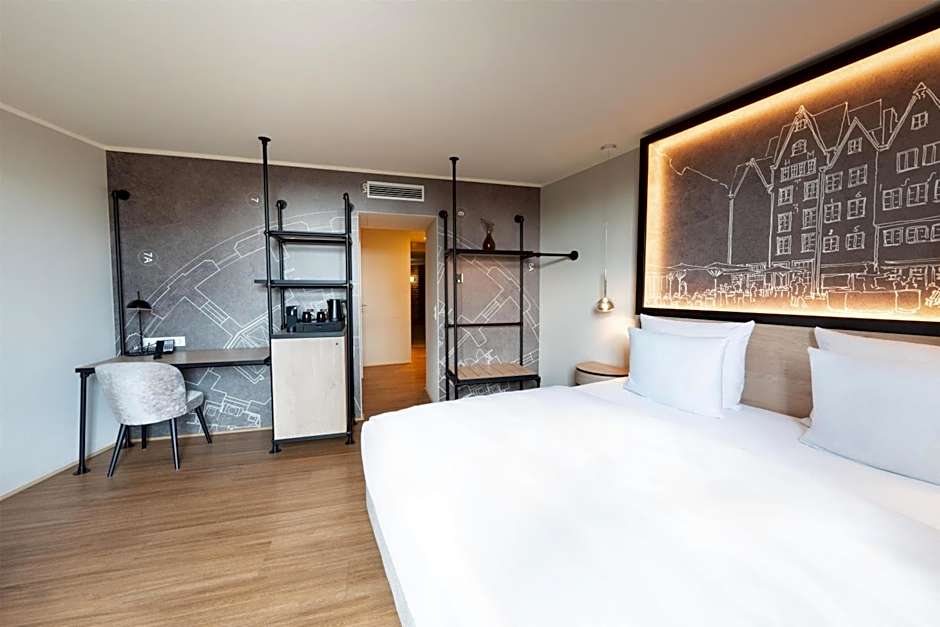 Wasserturm Hotel Cologne, Curio Collection by Hilton