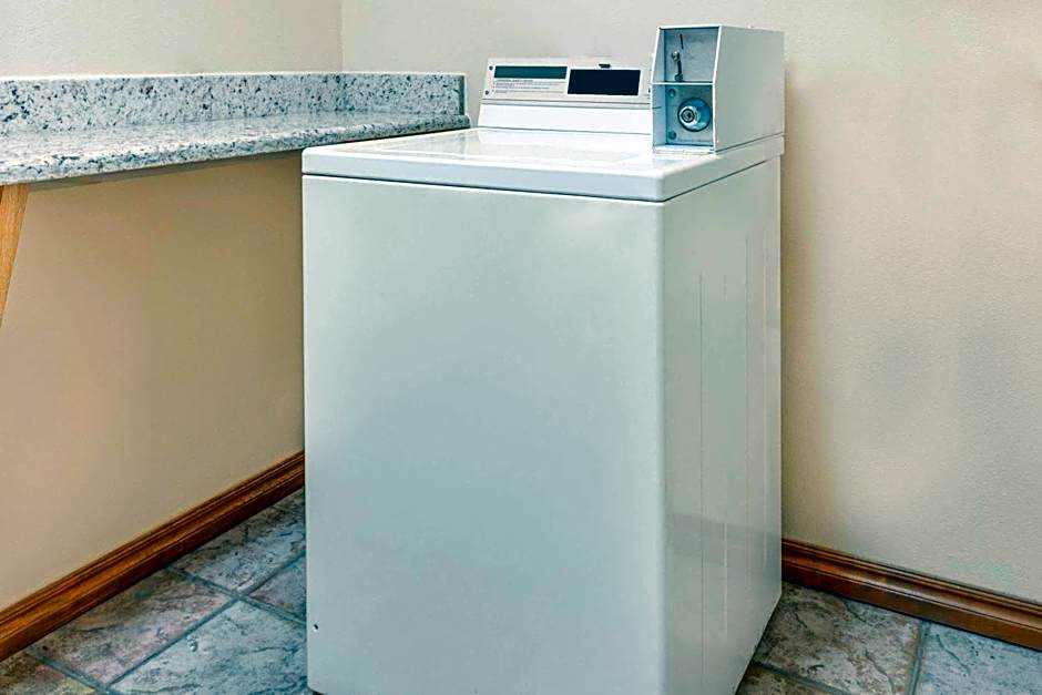 HOLIDAY INN EXPRESS AND SUITES SULPHUR SPRINGS By IHG