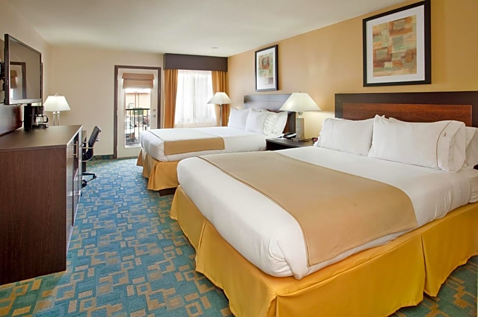 Holiday Inn Express Hotel & Suites Branson 76 Central, an IHG Hotel