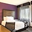 La Quinta Inn & Suites by Wyndham Baltimore Bwi Airport