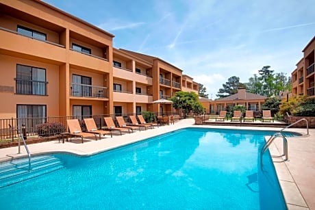 Courtyard by Marriott Savannah Midtown