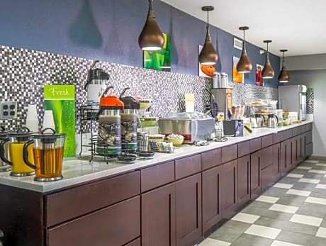Rodeway Inn & Suites