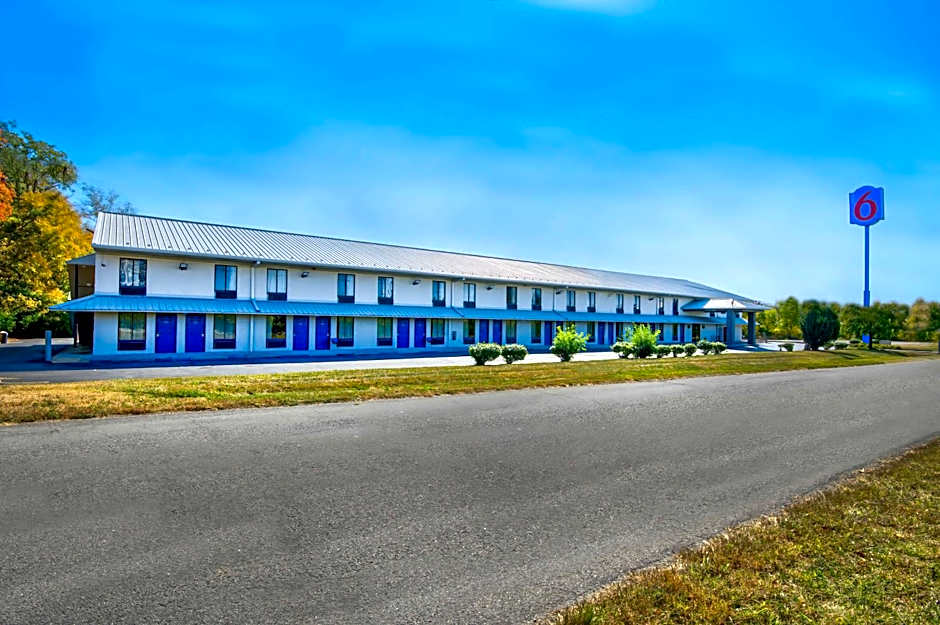 Motel 6 Jeffersonville, IN