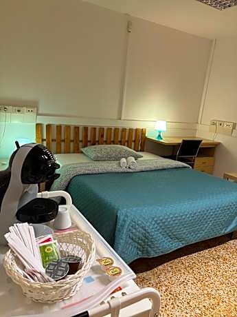 Single Room with Shared Bathroom