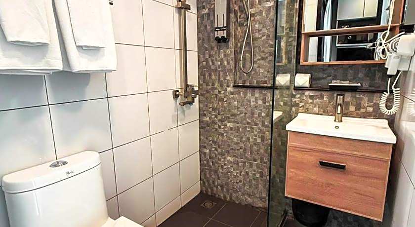 12 The Residence Hotel & Apartment