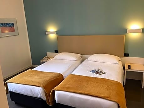 Standard Room with twin beds