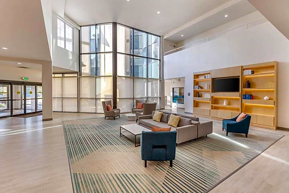 Comfort Inn & Suites Verona at Turning Stone Resort Casino