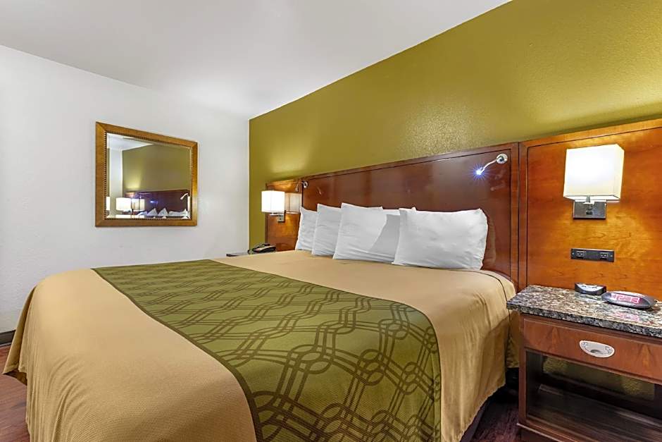 Rose City Inn & Suites