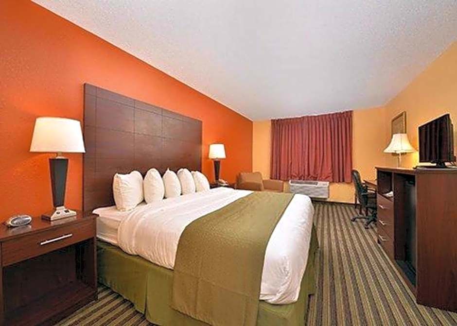 Quality Inn & Suites Grinnell near University