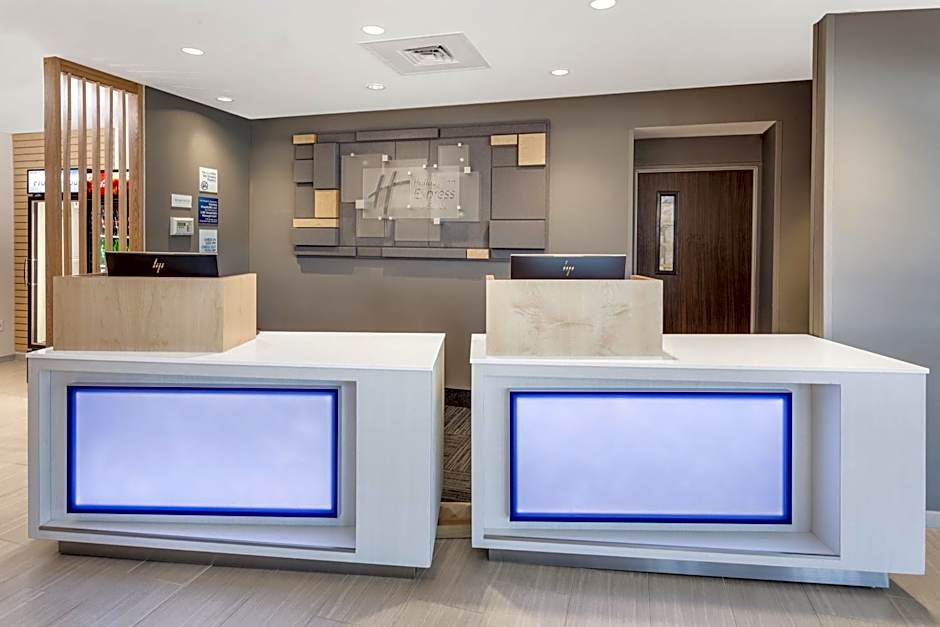 Holiday Inn Express And Suites Hudson I-94 By IHG