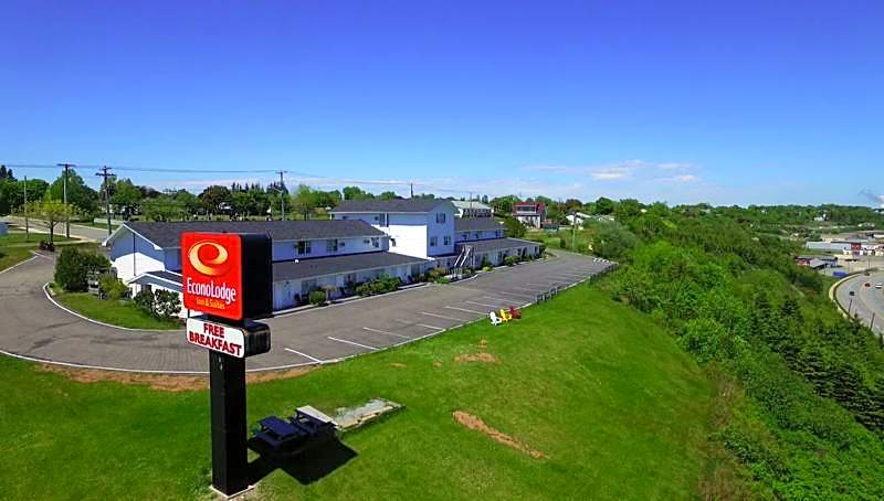 Econo Lodge Inn & Suites