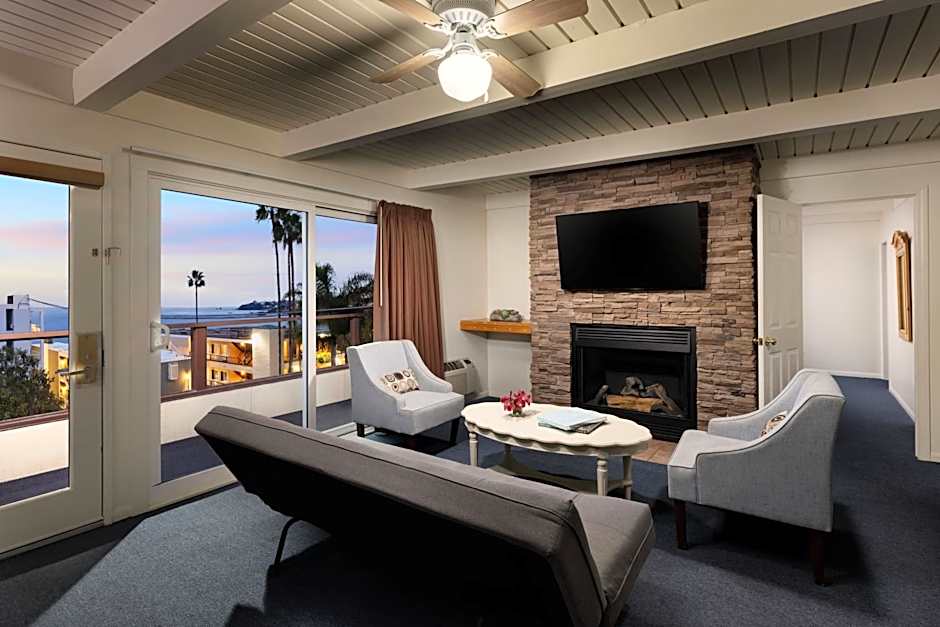 Pacific Edge Hotel