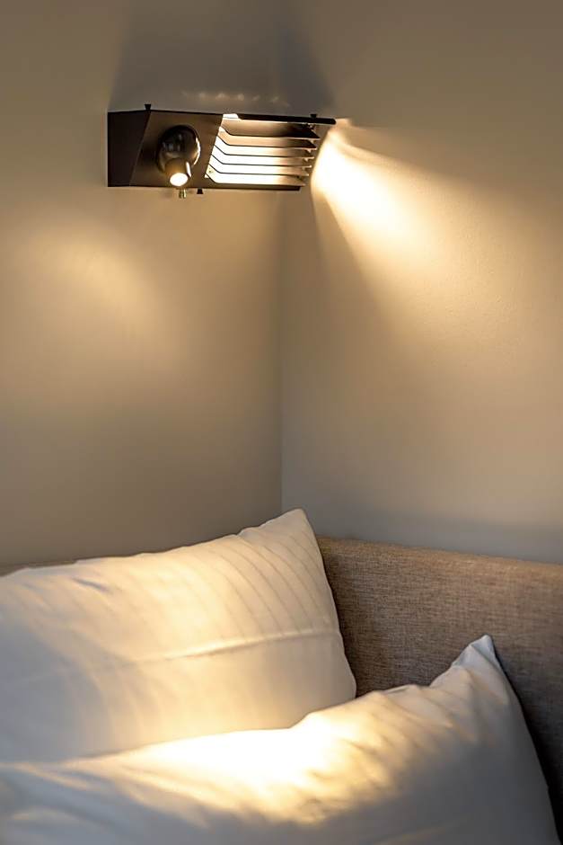 THE ADAMS - Self Check In Hotel