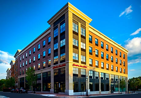 Hampton Inn & Suites Portsmouth Downtown