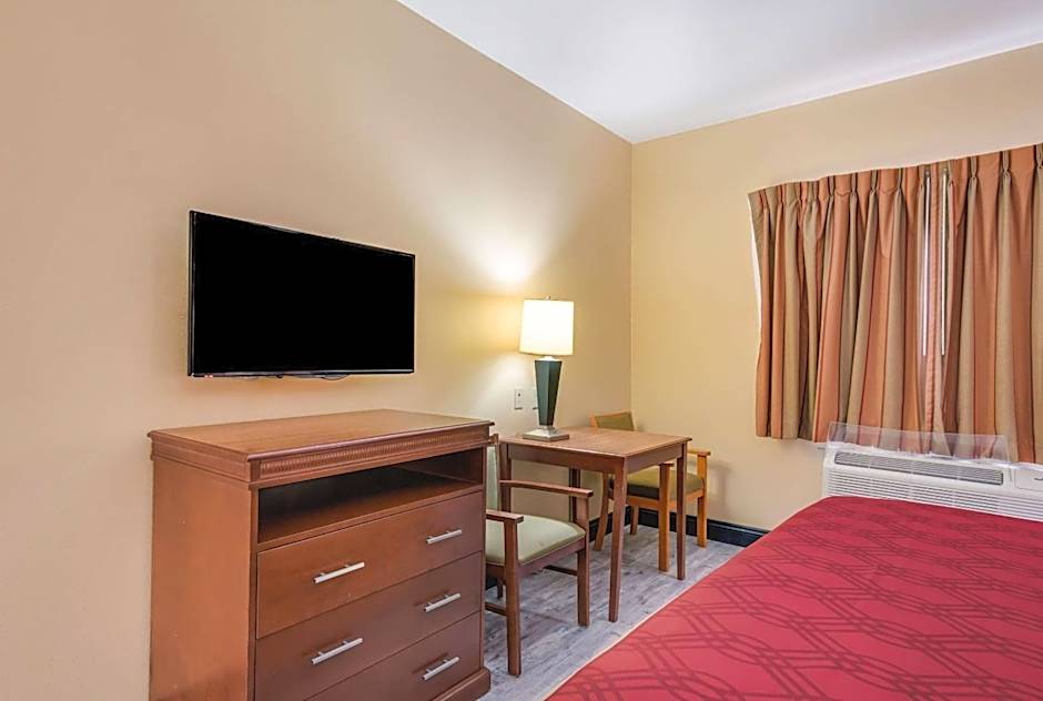 Econo Lodge Inn And Suites Little Rock