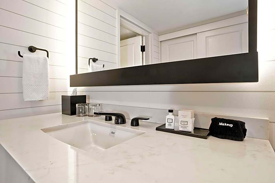 The Inn at Saratoga, Tapestry Collection by Hilton