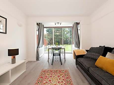 Pass the Keys Spacious serenity free parking