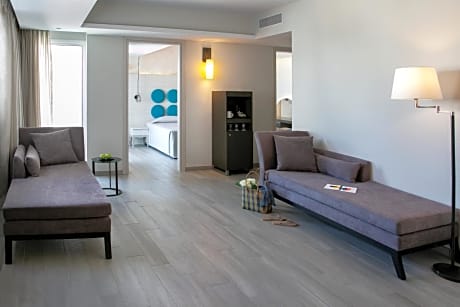 One Bedroom Suite - Pool View