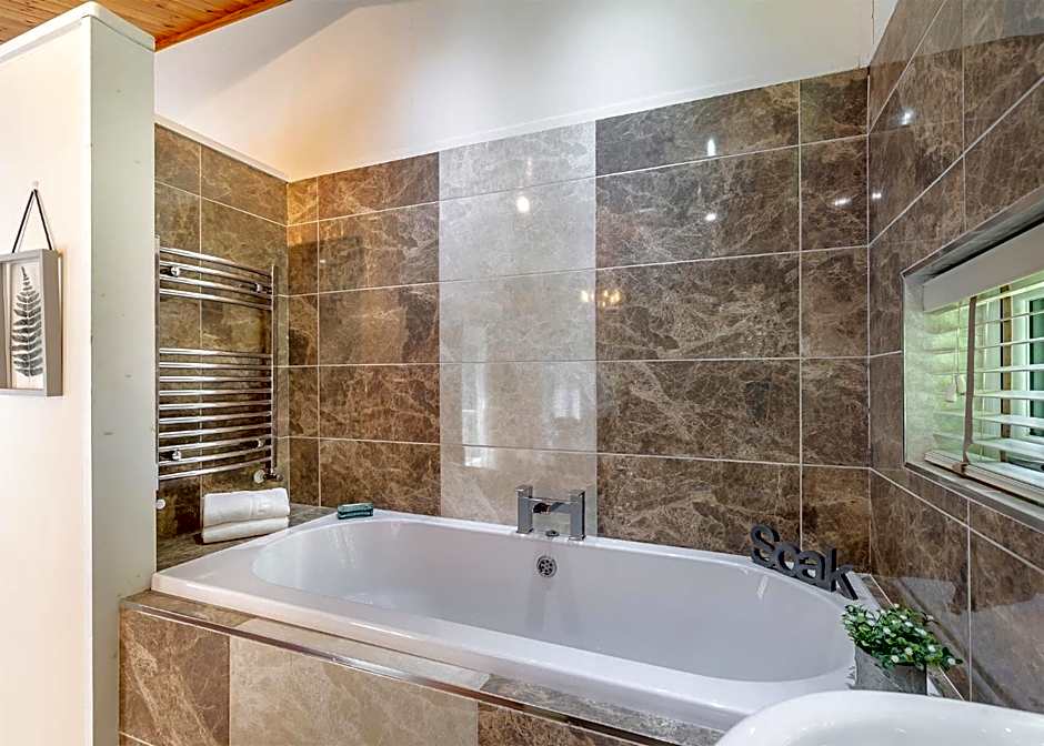 Charlesworth Lodges