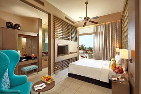 Superior Deluxe King Room with Sea View & 15% Discount on Spa, 10% Discount on Food & Beverage & High Tea