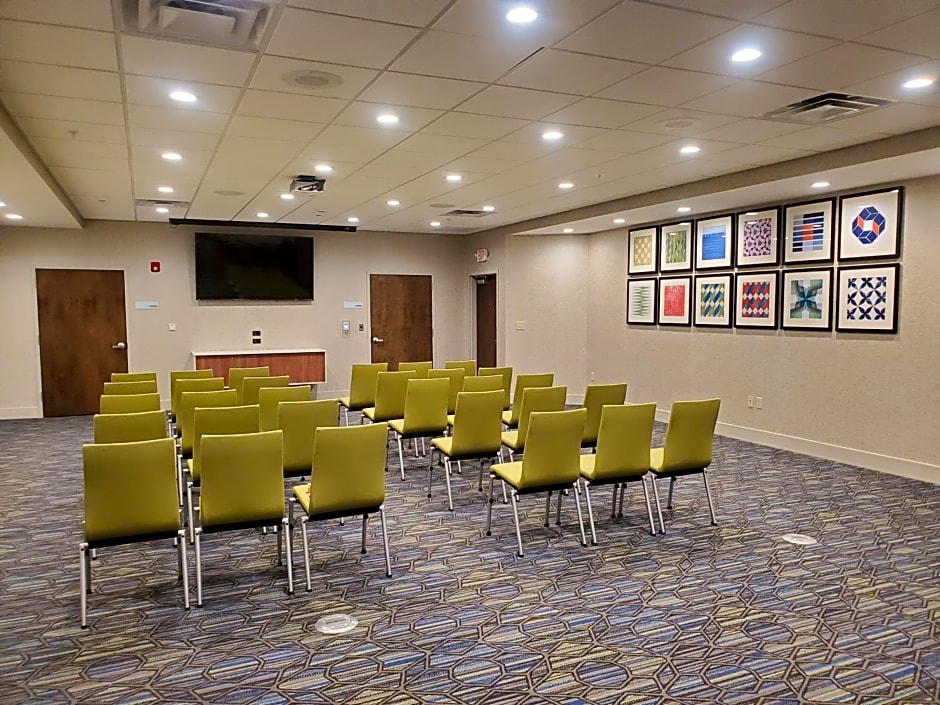 Holiday Inn Express & Suites Sandusky By IHG