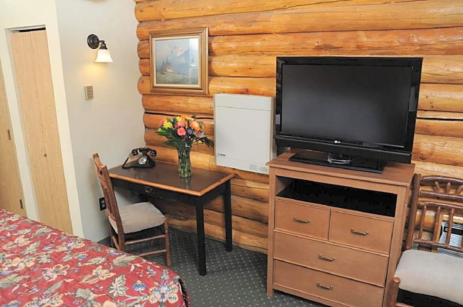 Pike's Waterfront Lodge