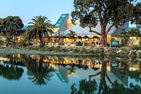 Trailways Hotel Nelson