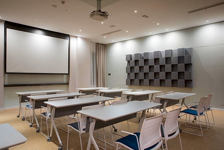 HOLIDAY INN EXPRESS Shanghai Tourism Zone