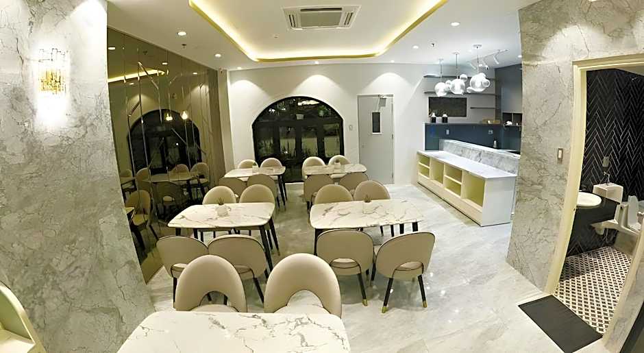 Dinh Phat Hotel