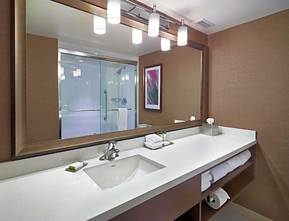 DoubleTree by Hilton West Edmonton