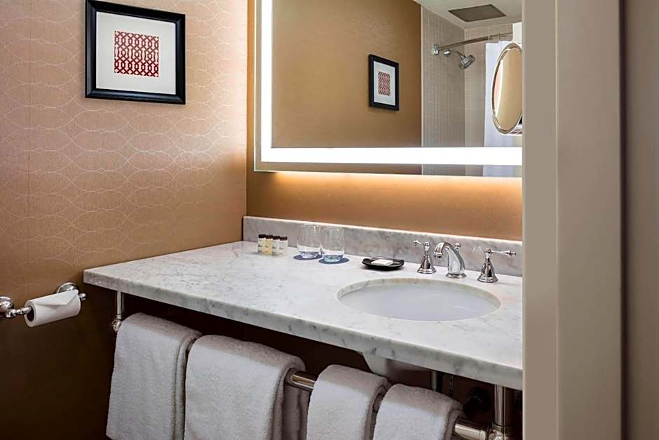 Sheraton Commander Hotel