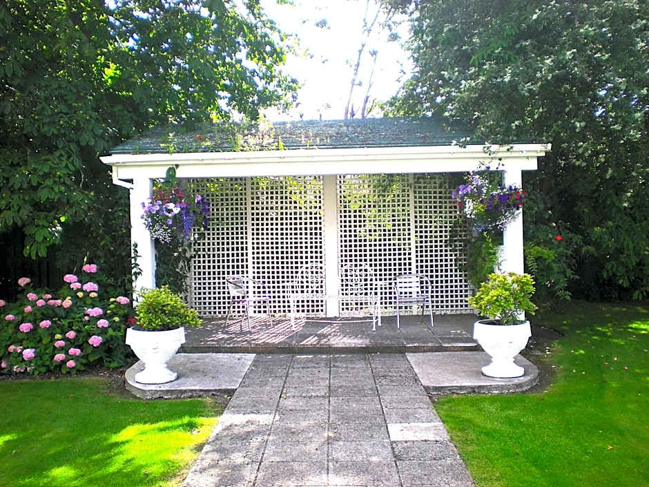 Templemore Arms Hotel